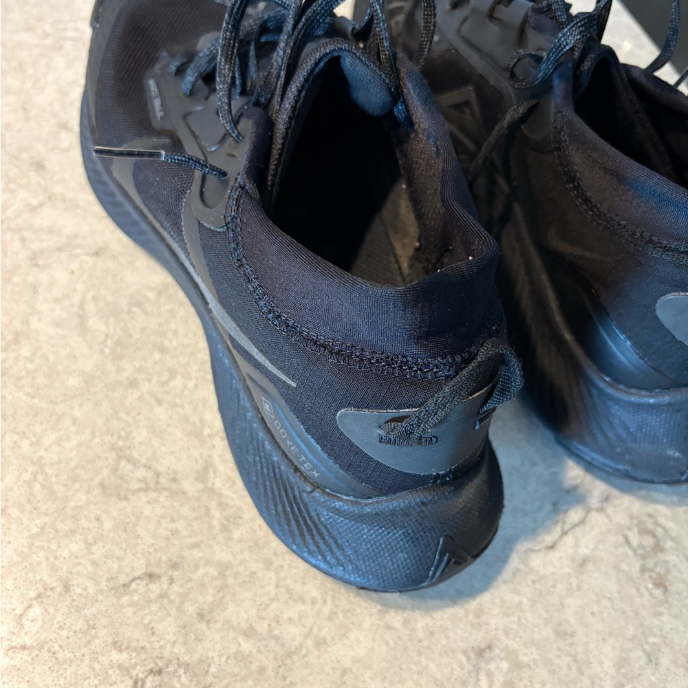 Nike Pegasus Trail 4 GORE-TEX Black Waterproof Men's Running Shoes - Picture 3 of 4